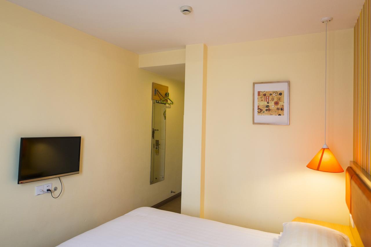Home Inn Shanghai Lujiabang Road Metro Station 외부 사진
